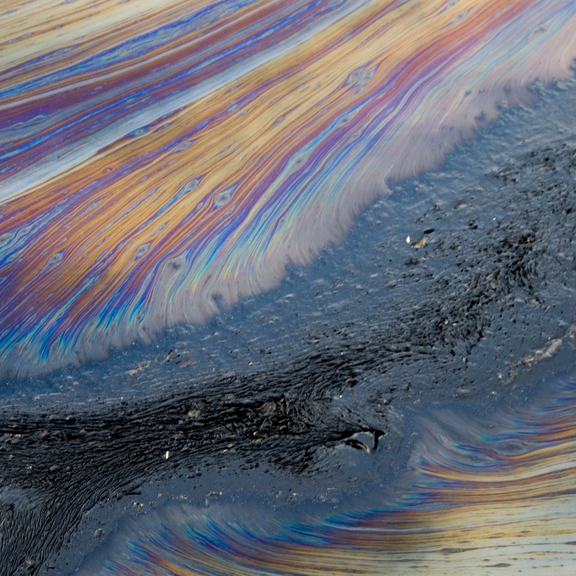 Deutsche Raffinerie: Mehr als 200.000 Liter Erdöl ausgetreten