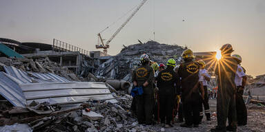 Schweres Erdbeben: Leichengeruch breitet sich aus