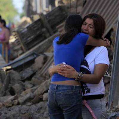 Panik nach Tsunami und Erdbeben