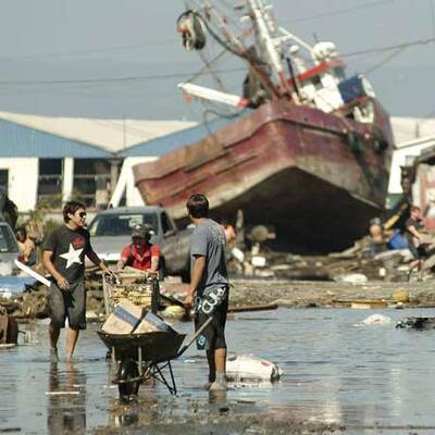 Panik nach Tsunami und Erdbeben