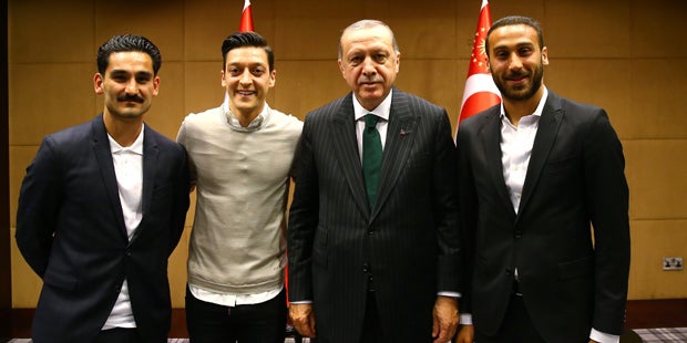 Hammer: Politiker wollen WM-Aus für Özil