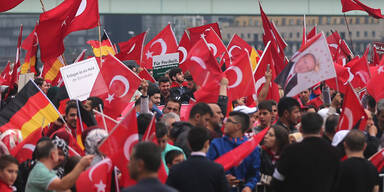 Mega-Demo für Erdogan in Köln 