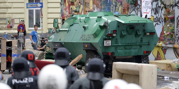 Räumung: Straßenschlacht um Punker-Haus