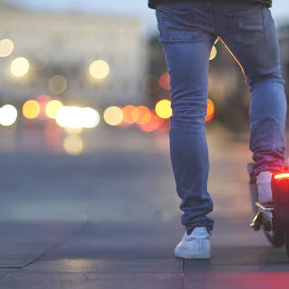 Syrer gestoppt: E-Scooter-Rowdy war gesuchter Räuber