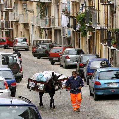 Esel statt Müllwagen auf Sizilien
