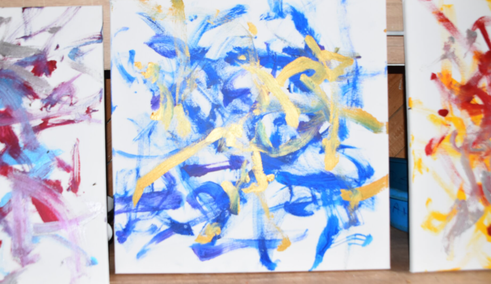 Malender Esel ''Frederic'' begeistert mit seinen Bildern