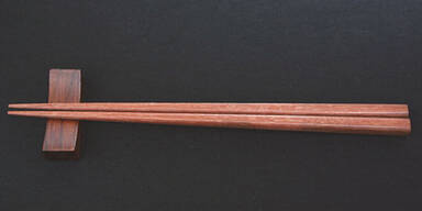 Chinese hatte 28 Jahre lang Essst&auml;bchen im Magen