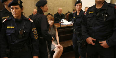 Eis-Lady hat Weinkrämpfe vor Gericht