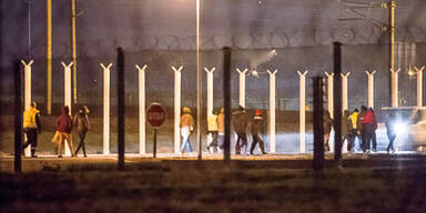 100 Fl&uuml;chtlinge st&uuml;rmten Eurotunnel