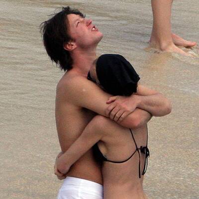 Am Strand: So verliebt turtelt Eva Herzigova