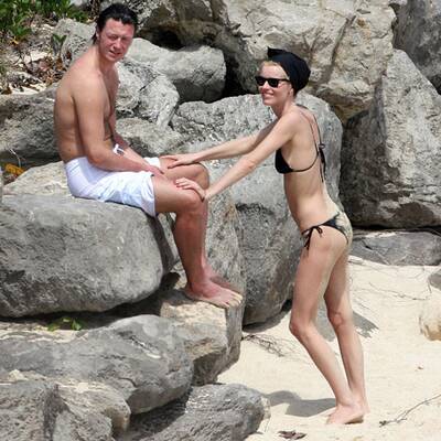 Am Strand: So verliebt turtelt Eva Herzigova