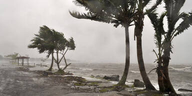 Tausende fl&uuml;chten vor Tropensturm