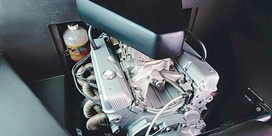 Twingo mit Mittelmotor V8 von Rover