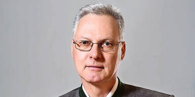 Ortschef und Wirt: Pr&uuml;gel und Zeche