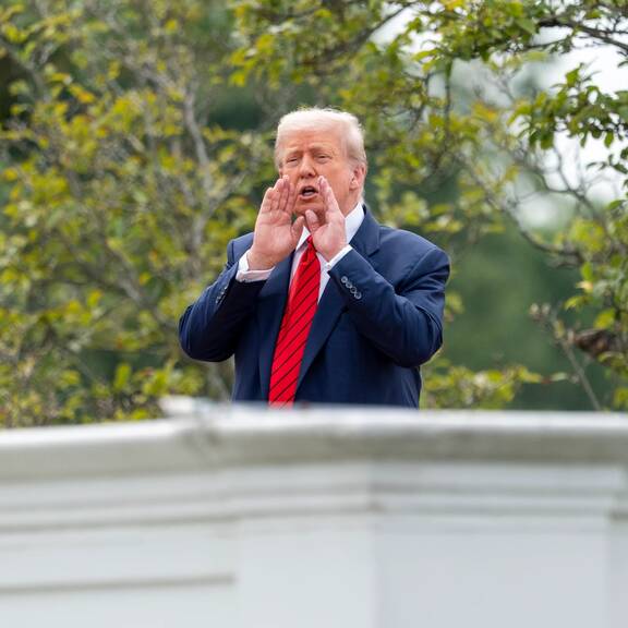 Ab heute in Kraft: Trump feiert Zoll-Hammer