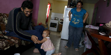 Dieser Mann hat die größten Füße der Welt