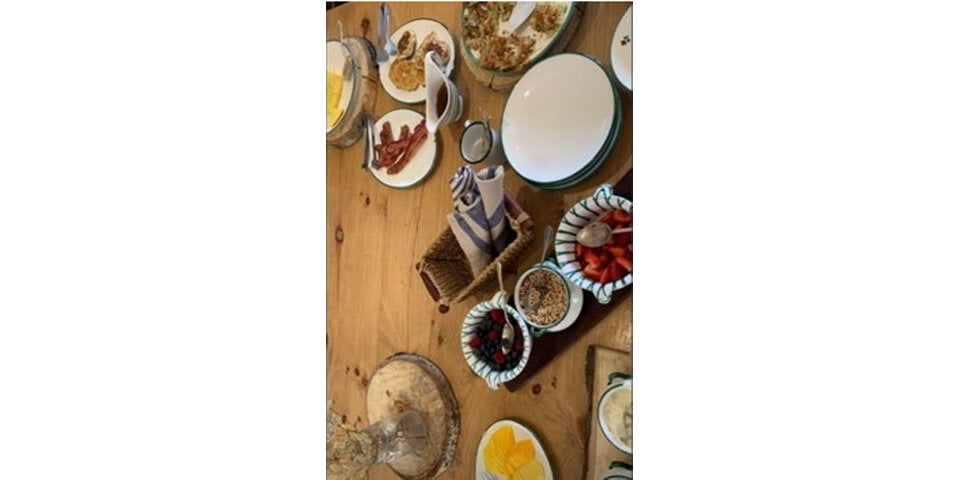 Kardashian deckt ihren Tisch mit Gmundner Keramik