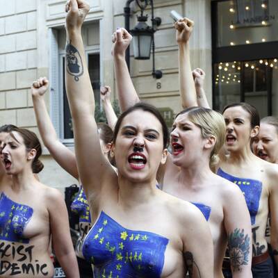 Nackte gegen Front National 