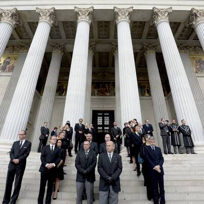 Prammer im Parlament aufgebahrt