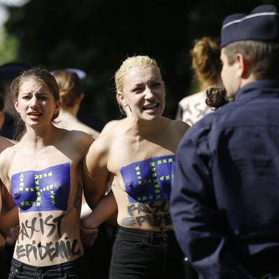 Nackte gegen Front National 