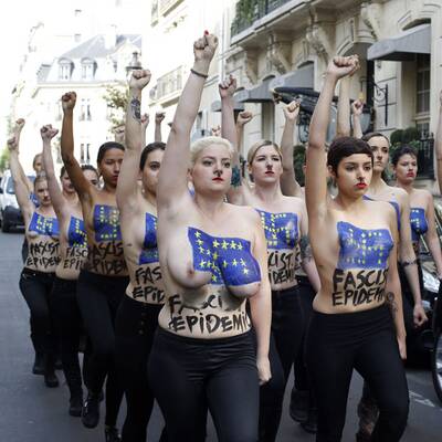 Nackte gegen Front National 