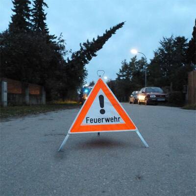 Im Bild: Die Florianijünger beim Aufräumen