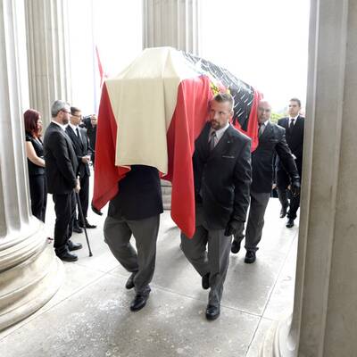 Prammer im Parlament aufgebahrt