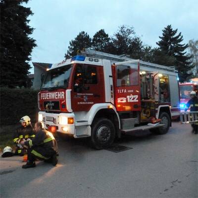 Im Bild: Die Florianijünger beim Aufräumen