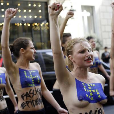 Nackte gegen Front National 