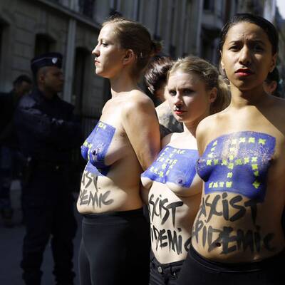 Nackte gegen Front National 
