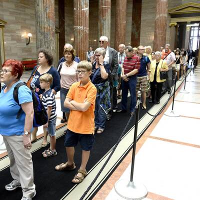 Prammer im Parlament aufgebahrt