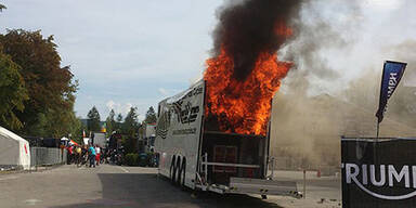 LKW mit Harleys ausgebrannt