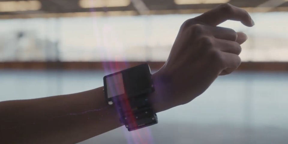 Facebook zeigt Armband für Gedankensteuerung