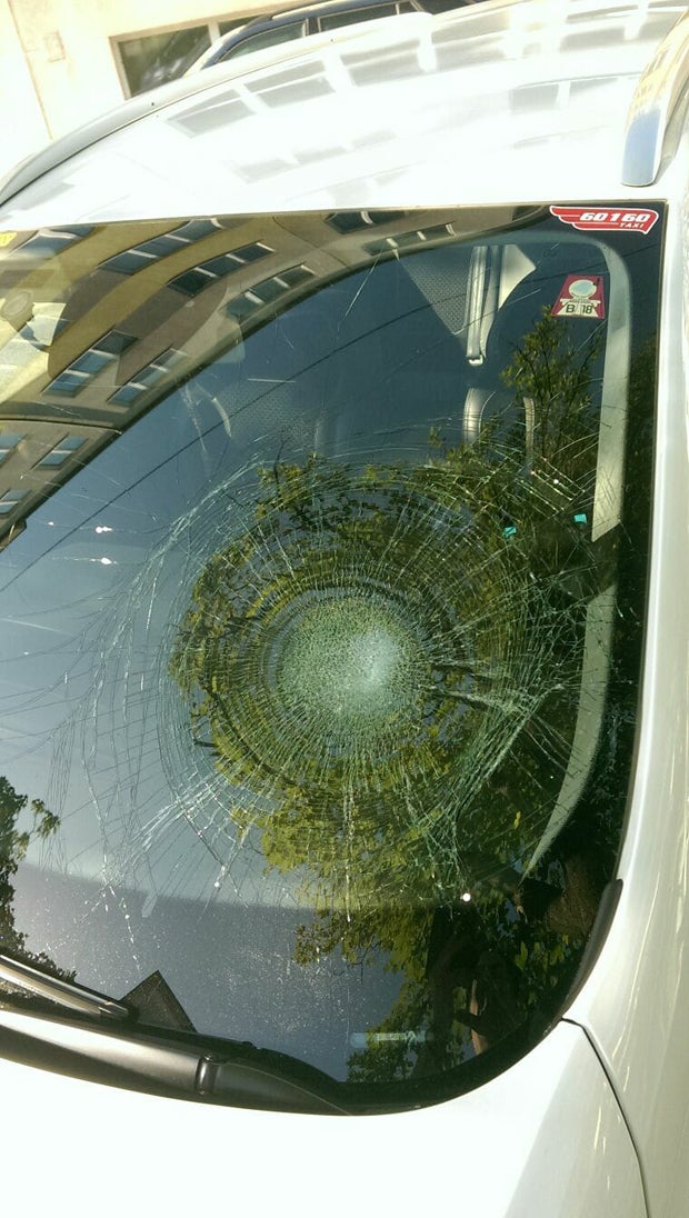 Uber-Fahrer haut Taxler Scheibe ein