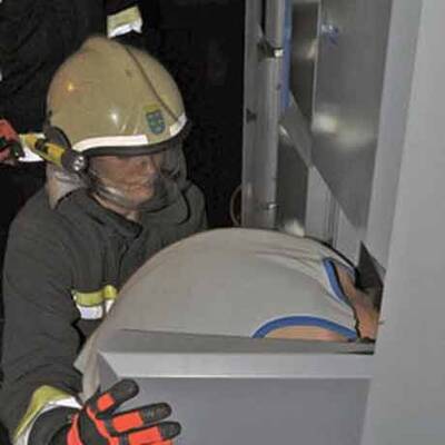 Teenager sperrte sich in Schließfach ein