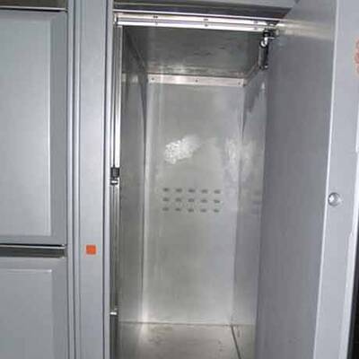 Teenager sperrte sich in Schließfach ein