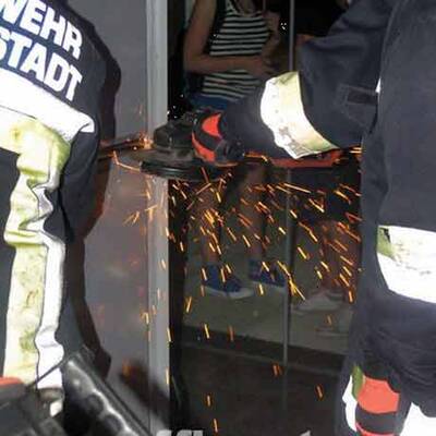 Teenager sperrte sich in Schließfach ein