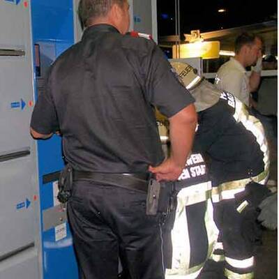 Teenager sperrte sich in Schließfach ein