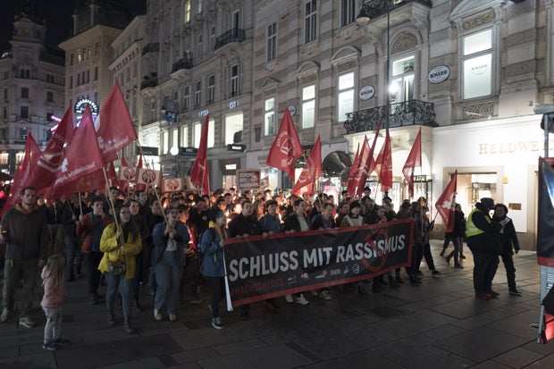 Fackel-Marsch gegen Rassismus in Wiener Innenstadt