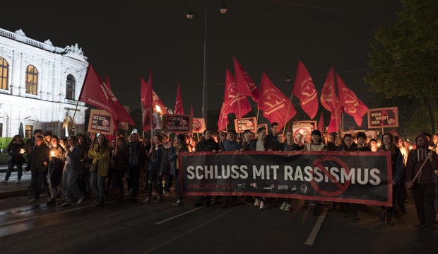 Fackel-Marsch gegen Rassismus in Wiener Innenstadt