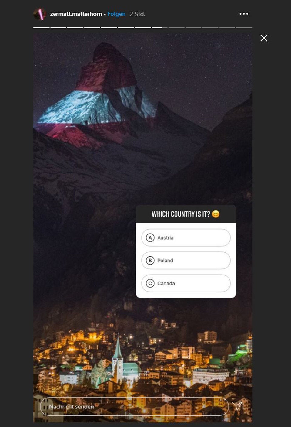 Österreich-Fahne auf das Matterhorn projiziert