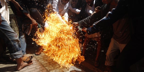 Islamisten setzen Botschaften in Brand