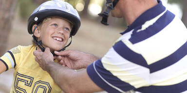 Fahrradhelme unter der Lupe