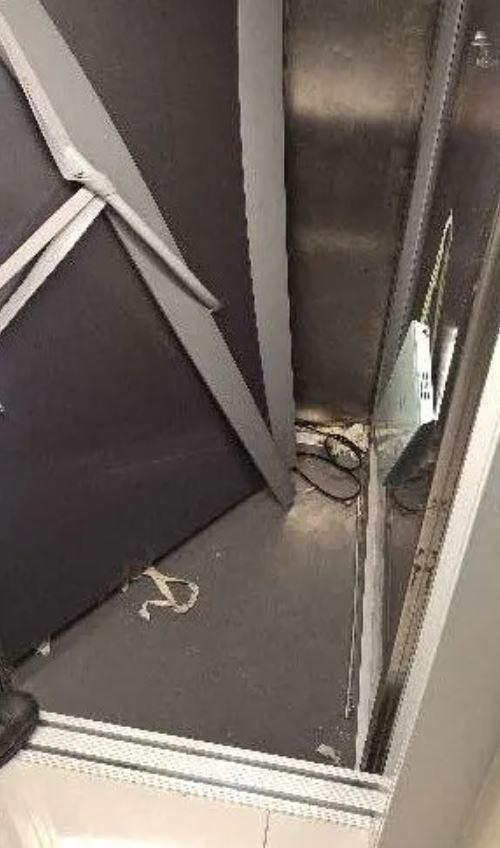 Mann 4 Tage im Aufzug eingesperrt:  Kein Handy, kein Wasser