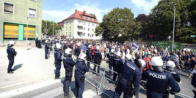 Irrer sprang aus 1. Stock auf Austria-Fans