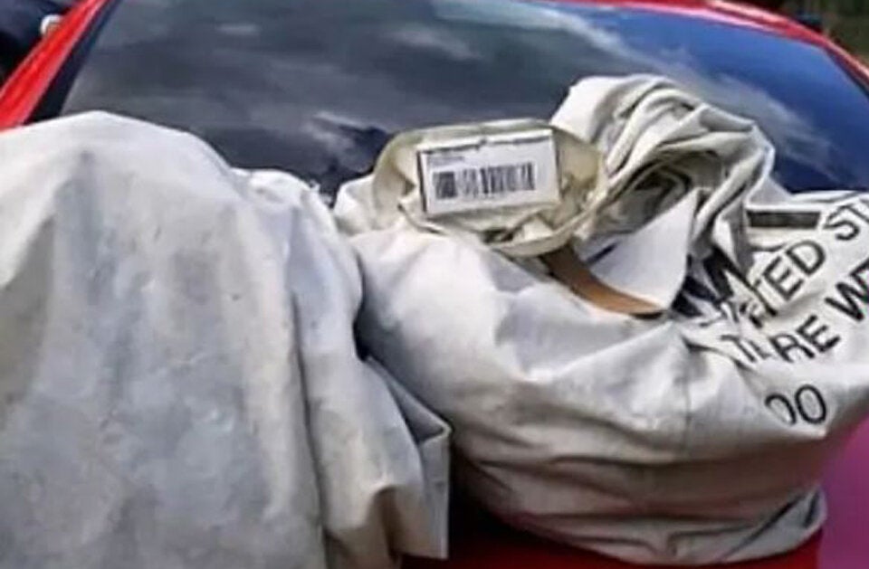 Familie findet rund eine Million Dollar auf der Straße