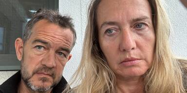 Kopie von Das Ehepaar Mitteregger ist verzweifelt.
