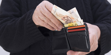 "Angstsparen" - Bank spricht über neues Phänomen