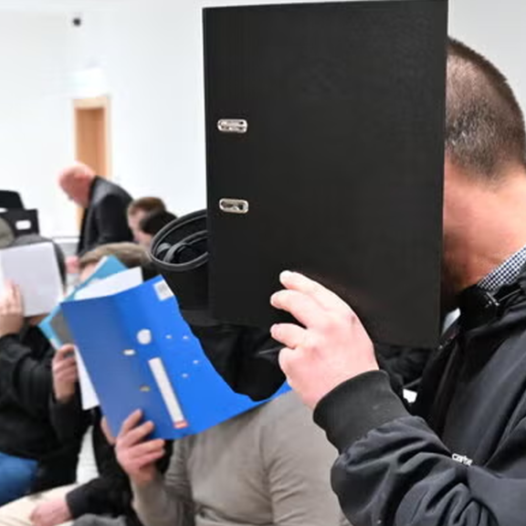 Derby-Krawalle: Prozess gegen 22 Hooligans geht weiter