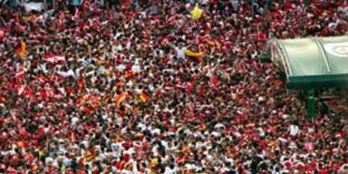 Wiener Fanzone gesperrt - Fans klettern über Zäune